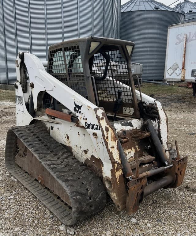 Image of Bobcat T300 equipment image 4