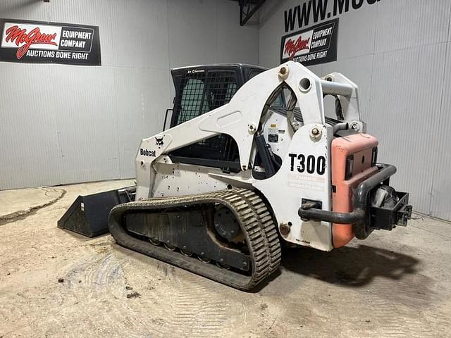 Image of Bobcat T300 equipment image 2