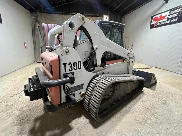 Image of Bobcat T300 equipment image 4