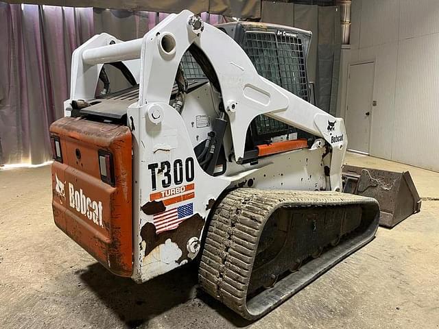 Image of Bobcat T300 equipment image 4