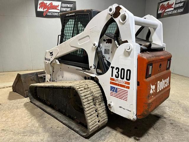 Image of Bobcat T300 equipment image 2