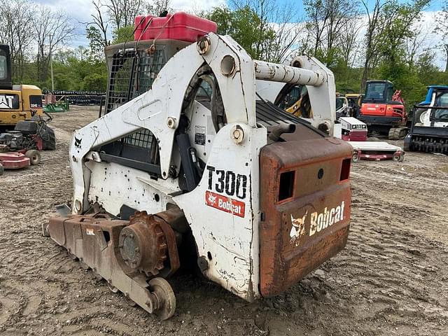 Image of Bobcat T300 equipment image 2