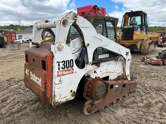 Image of Bobcat T300 equipment image 4