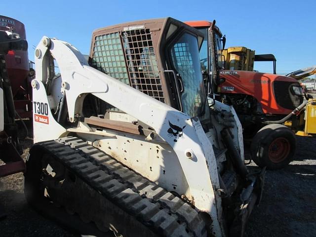 Image of Bobcat T300 equipment image 3