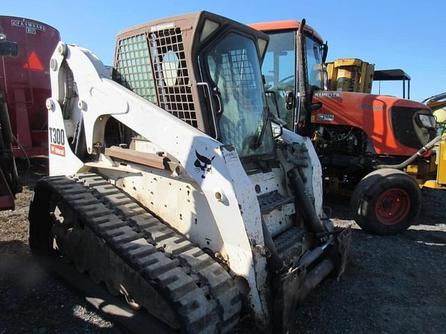 Image of Bobcat T300 equipment image 2