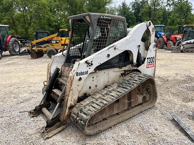 Image of Bobcat T300 equipment image 1