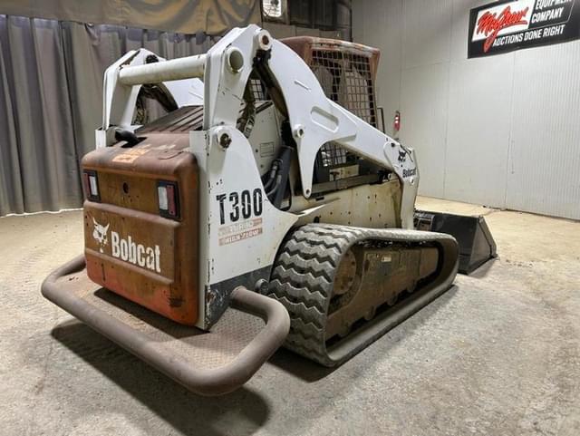 Image of Bobcat T300 equipment image 4