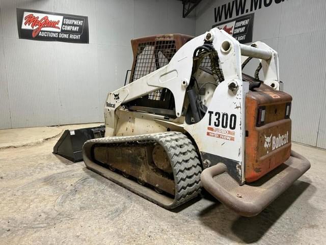 Image of Bobcat T300 equipment image 2