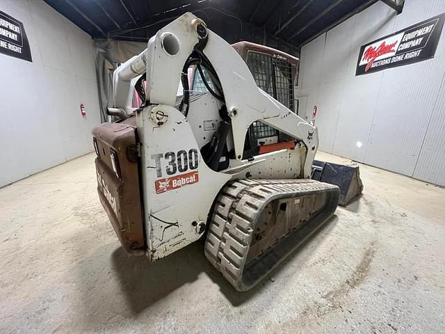 Image of Bobcat T300 equipment image 4