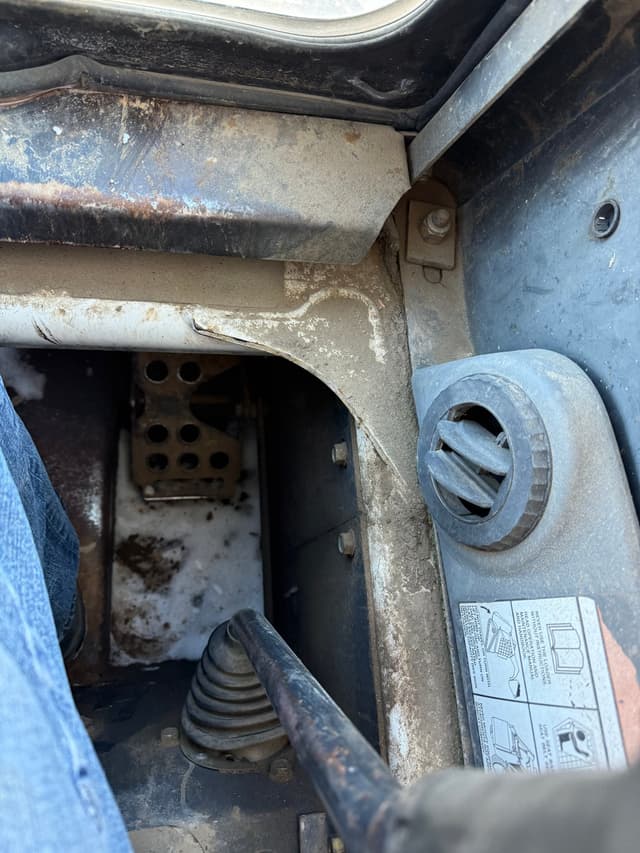 Image of Bobcat T300 equipment image 4