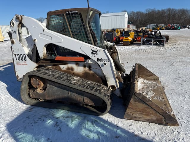 Image of Bobcat T300 equipment image 1