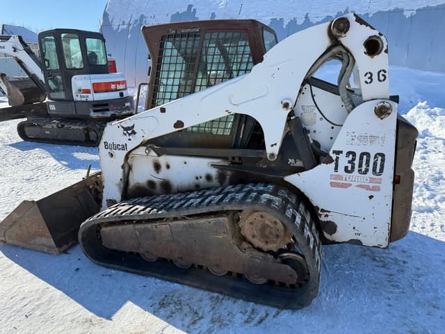 Image of Bobcat T300 equipment image 2