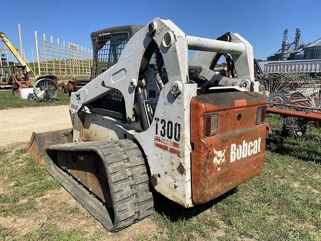 Image of Bobcat T300 equipment image 2