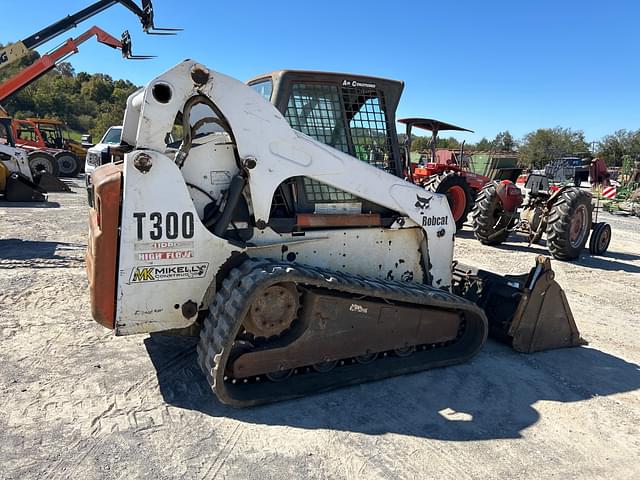 Image of Bobcat T300 equipment image 3