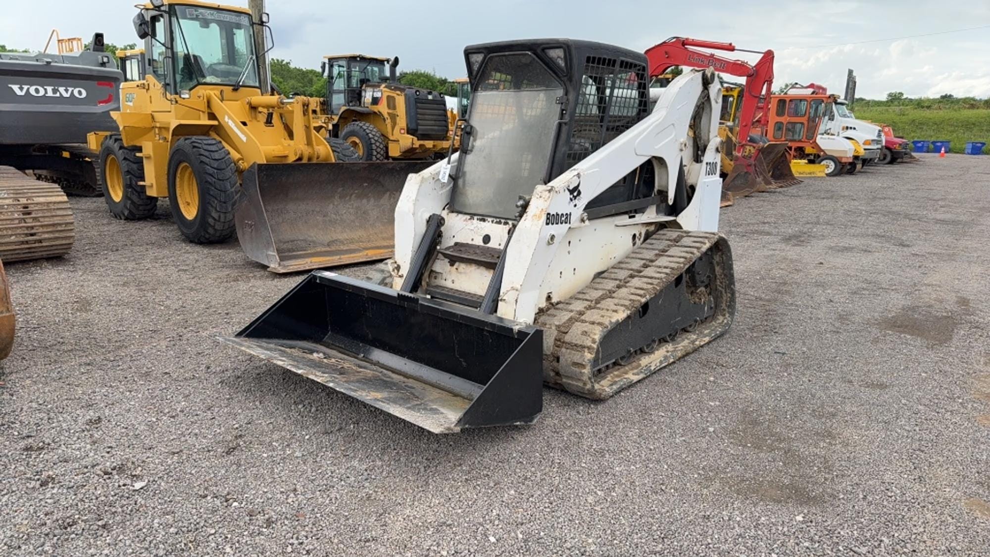Bobcat T300 Equipment Image0