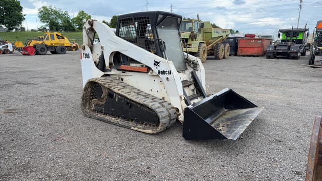Image of Bobcat T300 equipment image 2