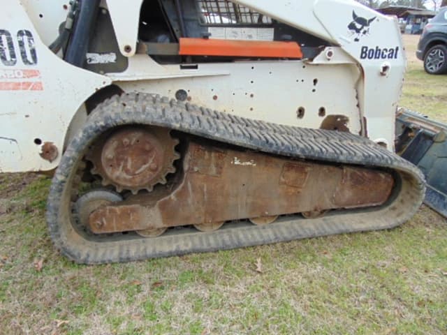 Image of Bobcat T300 equipment image 4