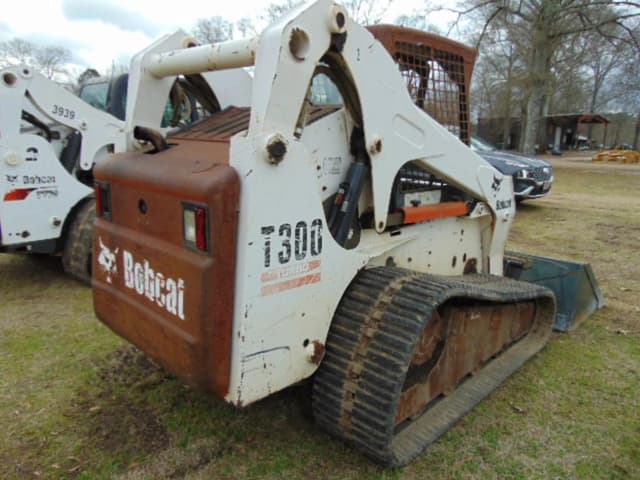 Image of Bobcat T300 equipment image 1