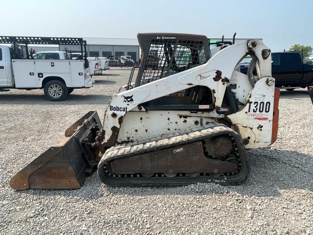 Image of Bobcat T300 equipment image 1