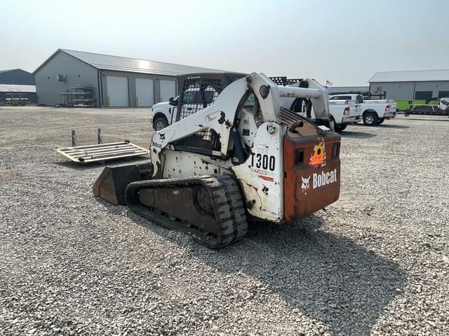 Image of Bobcat T300 equipment image 2