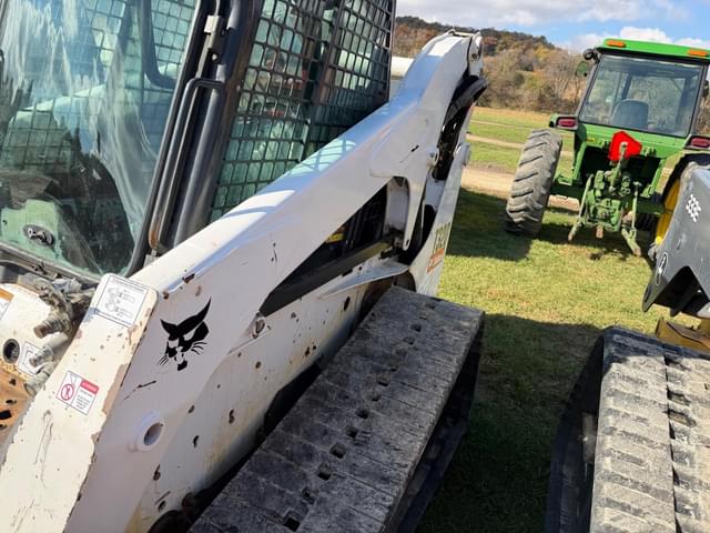 Image of Bobcat T320 equipment image 4