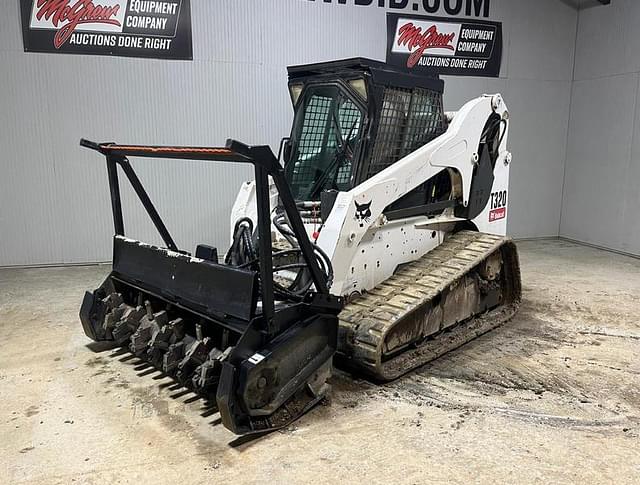 Image of Bobcat T320 equipment image 1