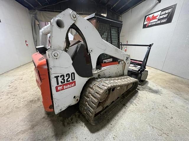 Image of Bobcat T320 equipment image 4