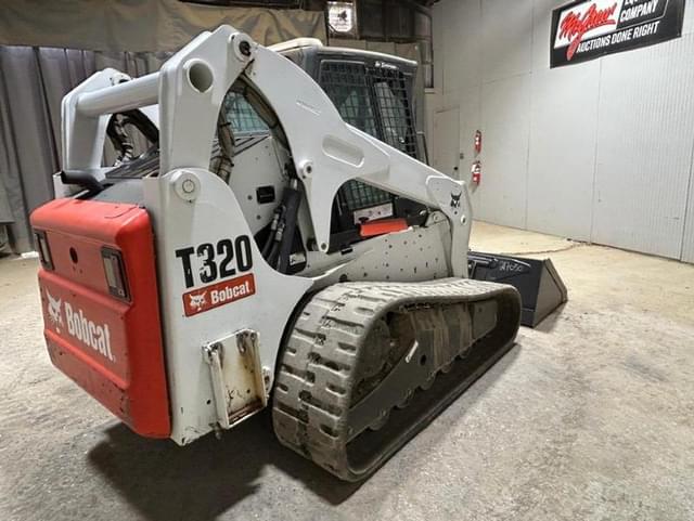 Image of Bobcat T320 equipment image 4
