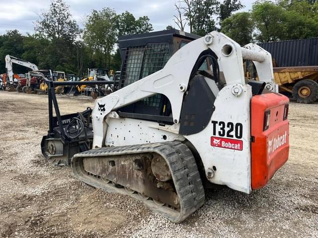 Image of Bobcat T320 equipment image 2