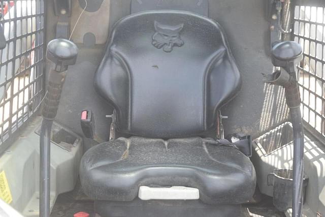 Image of Bobcat T450 equipment image 4