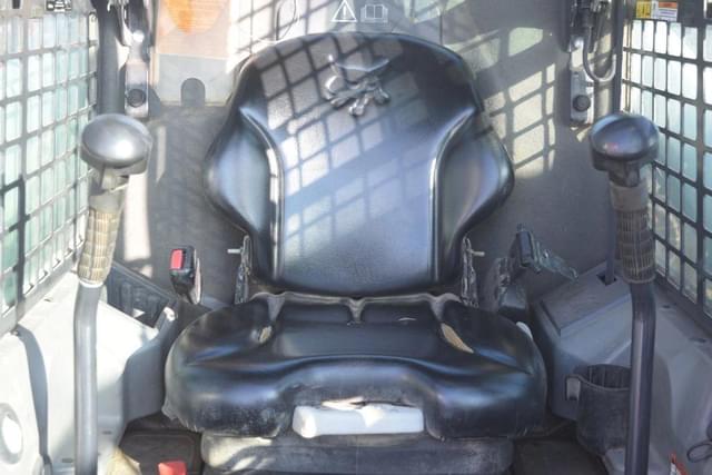 Image of Bobcat T450 equipment image 4