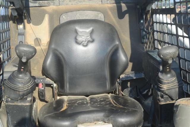 Image of Bobcat T450 equipment image 4