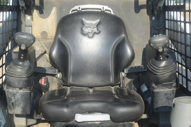 Image of Bobcat T450 equipment image 4