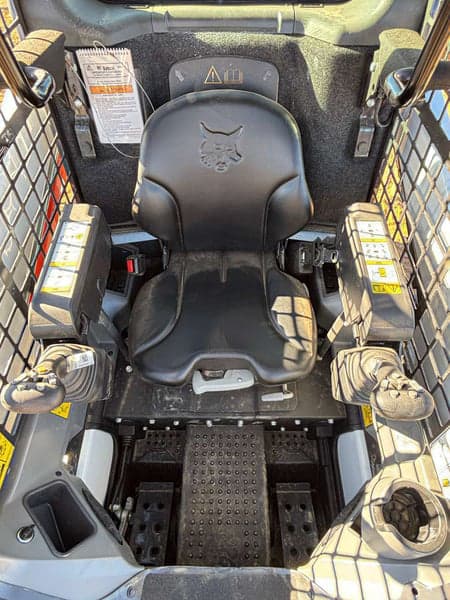 Image of Bobcat T450 equipment image 4