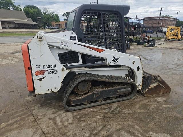 Image of Bobcat T450 equipment image 4