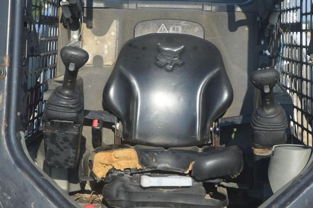 Image of Bobcat T450 equipment image 4
