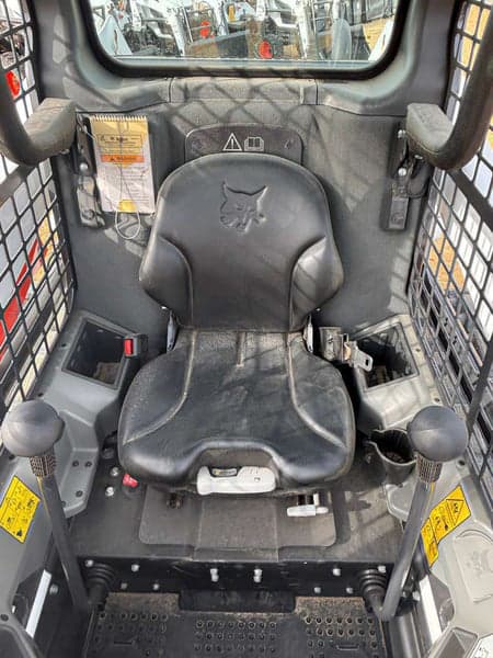 Image of Bobcat T550 equipment image 4