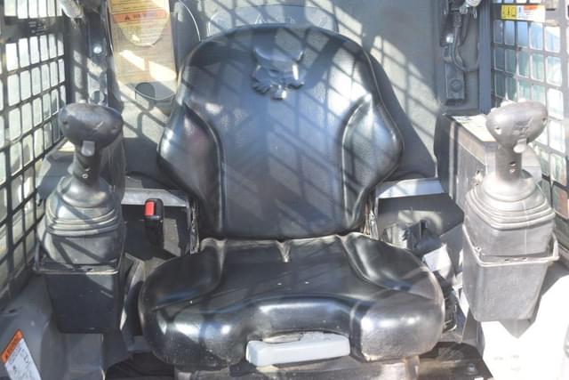 Image of Bobcat T550 equipment image 4