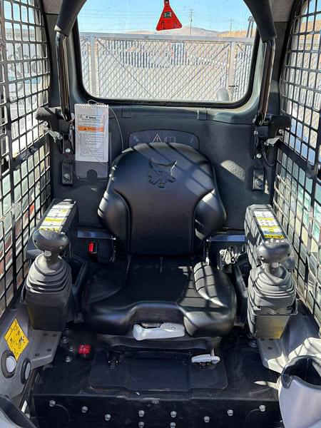 Image of Bobcat T550 equipment image 4