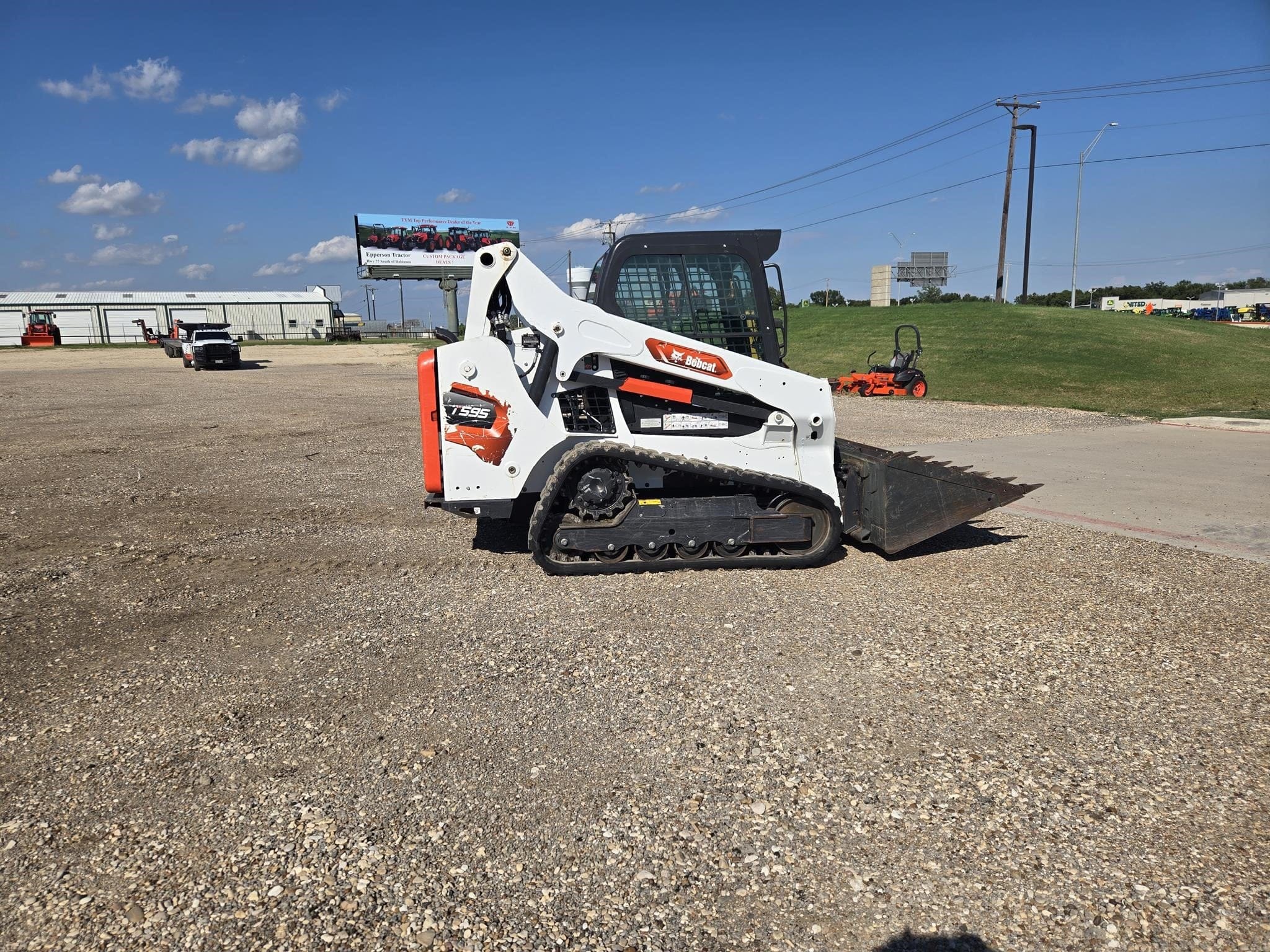 2022 Bobcat T595 Equipment Image0