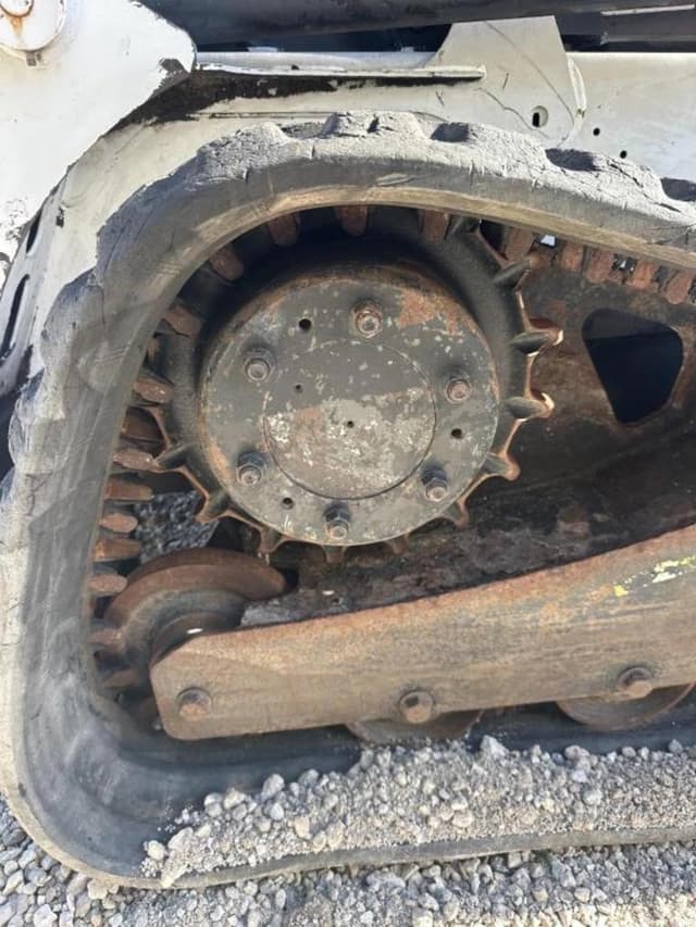 Image of Bobcat T630 equipment image 3