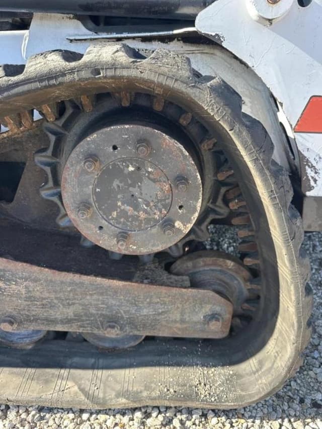 Image of Bobcat T630 equipment image 2