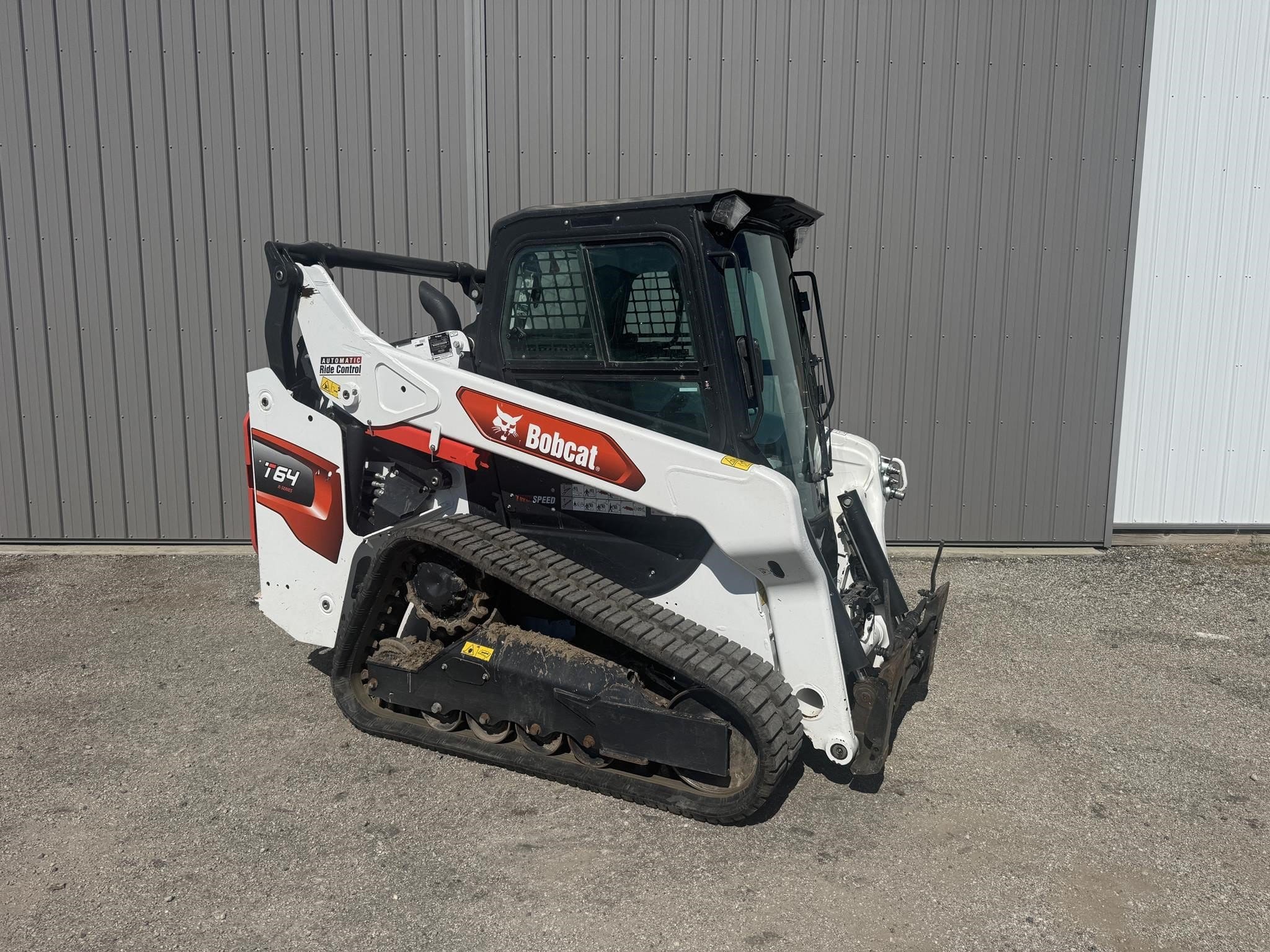 2022 Bobcat T64 Equipment Image0
