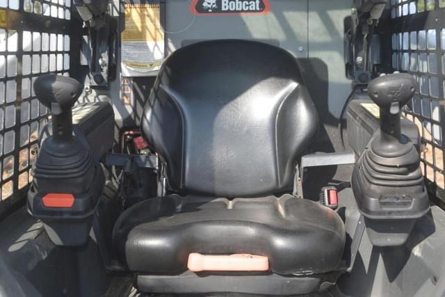 Image of Bobcat T64 equipment image 4