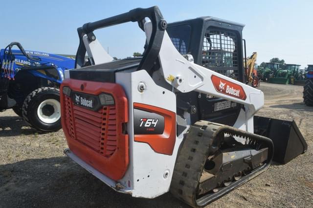 Image of Bobcat T64 equipment image 2
