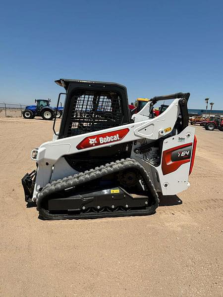 Image of Bobcat T64 equipment image 4