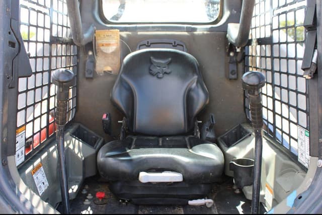 Image of Bobcat T650 equipment image 4
