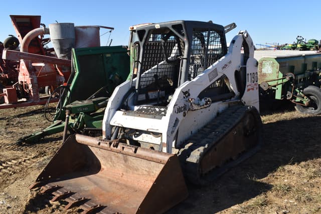 Image of Bobcat T650 equipment image 2