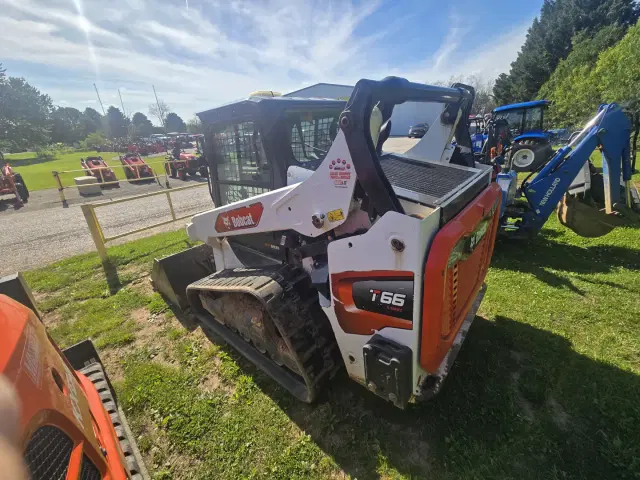 Image of Bobcat T66 equipment image 4
