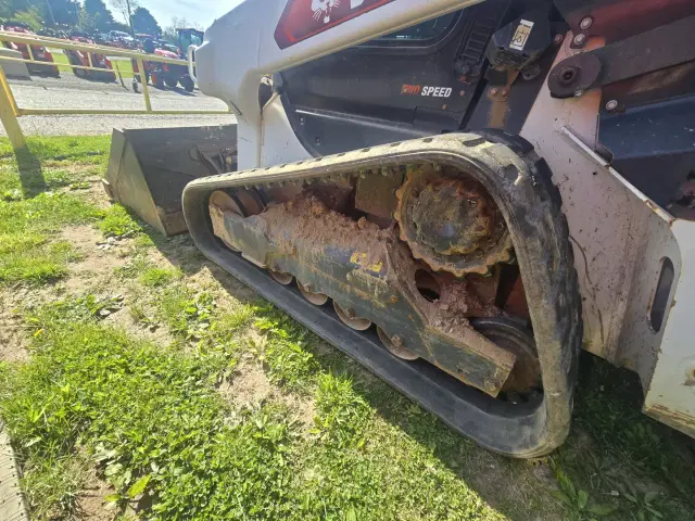 Image of Bobcat T66 equipment image 2